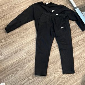 Nike sweat too and bottom